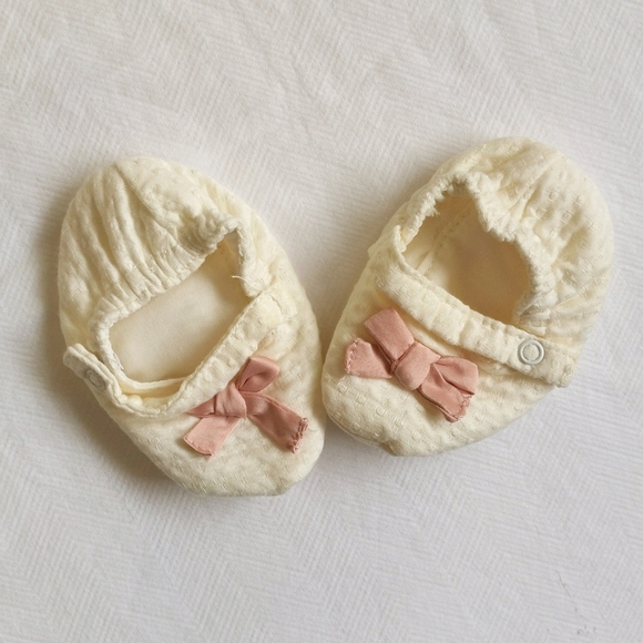 NEW shabby chic heirloom matching set romper, bonnet & booties 0-3 months baby - Picture 4 of 10